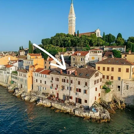 Apartment In Mit Terrasse Und Meerblick Rovinj