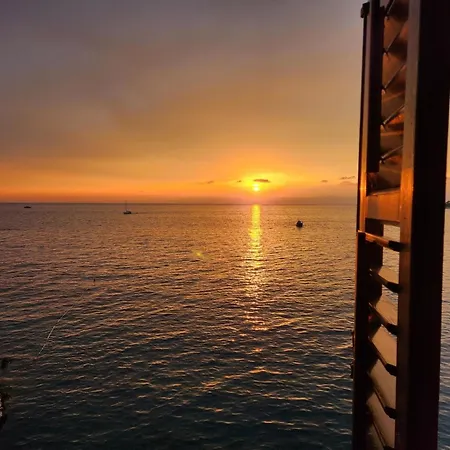 In Mit Terrasse Und Meerblick Apartment Rovinj