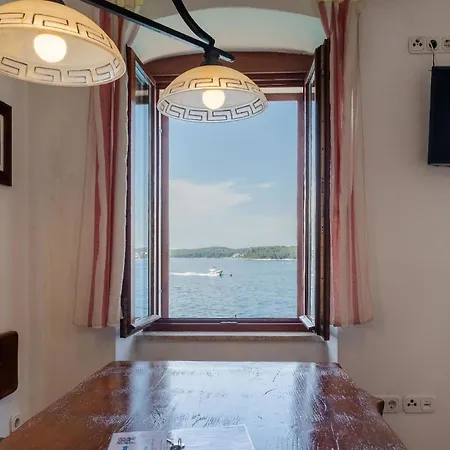 Apartment In Mit Terrasse Und Meerblick Rovinj